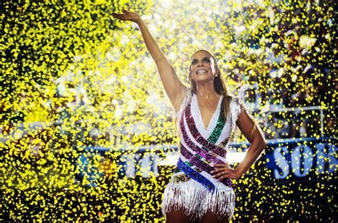 ¡Ivete Sangalo's Electrifying Carnaval Extravaganza Ignites Rio! A Celebration of Brazilian Culture and Unforgettable Performances!